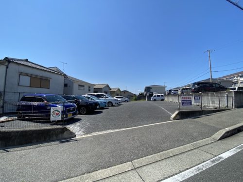 魚住町鴨台駐車場